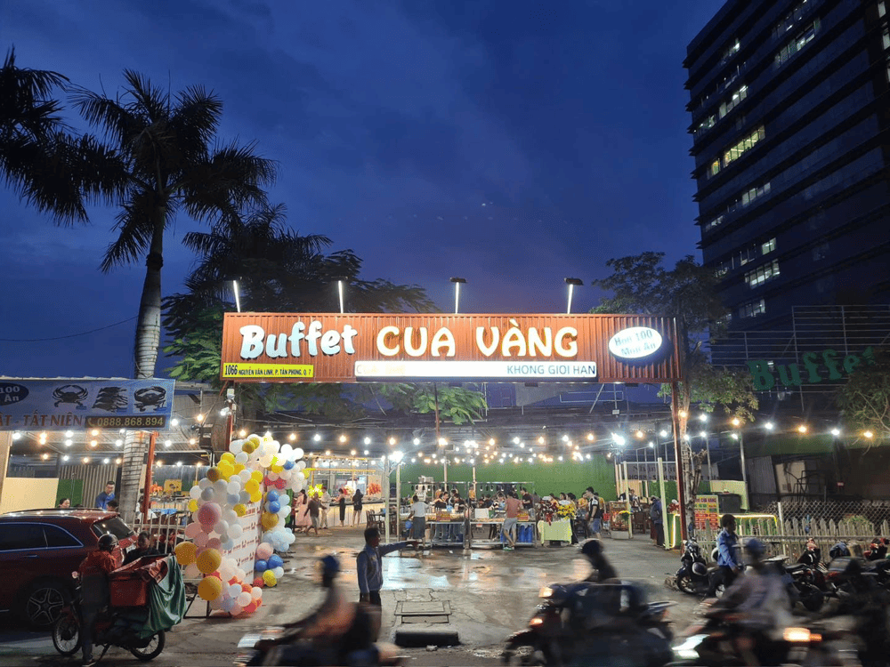 Không gian Buffet Cua Vàng rộng rãi, thoáng đãng, thích hợp cho các buổi tiệc, tụ họp (Nguồn: Buffet CUA VÀNG)